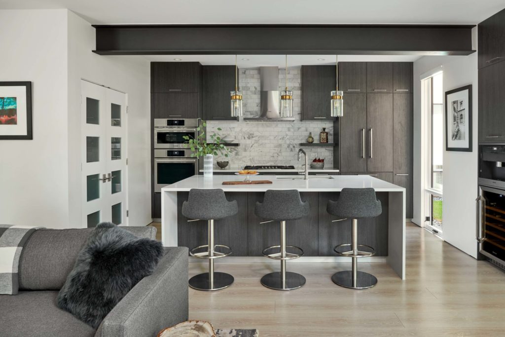 Kitchen design in distinctive duplex